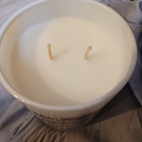 NEW! BLOOM AND PROSPER 14.6 oz CANDLE - Picture 2 of 7